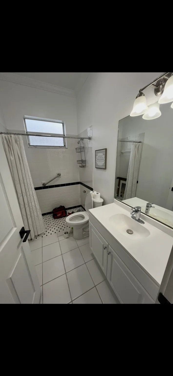 Bathroom before remodeling